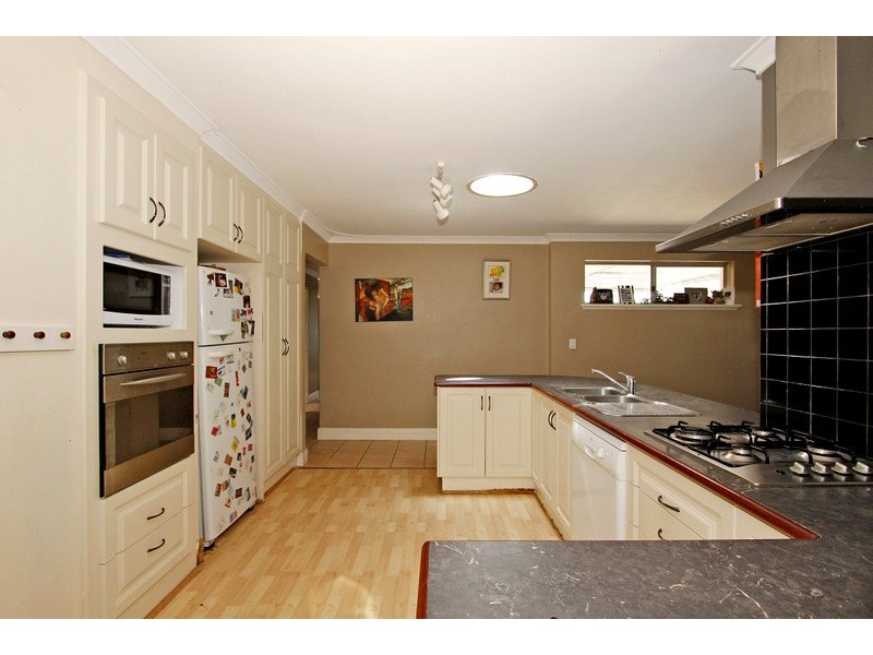 16 Hicks Way, Hillarys WA 6025