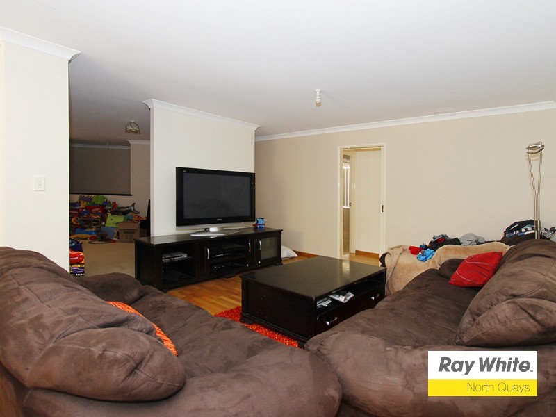 19 Mallina Circuit, Carramar WA 6031