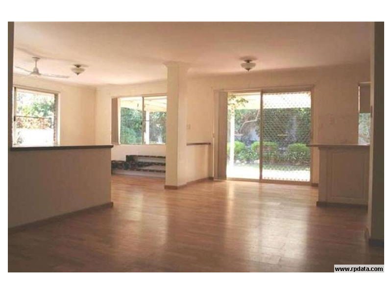 19 Mallina Circuit, Carramar WA 6031