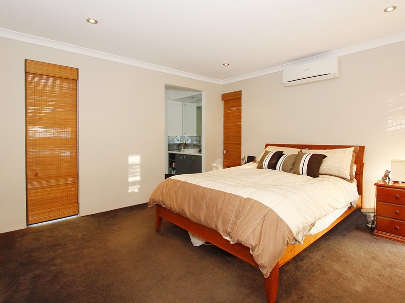 32 Koolyanga Rd, Mullaloo WA 6027