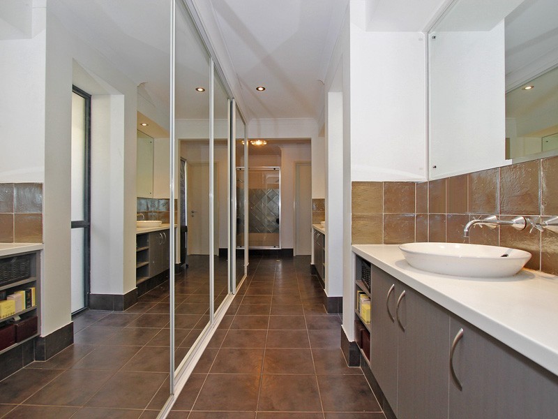 32 Koolyanga Rd, Mullaloo WA 6027