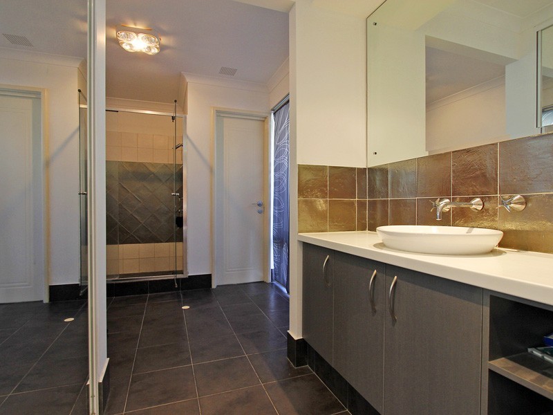 32 Koolyanga Rd, Mullaloo WA 6027