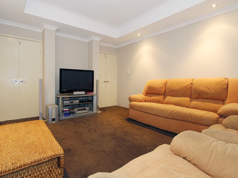 32 Koolyanga Rd, Mullaloo WA 6027