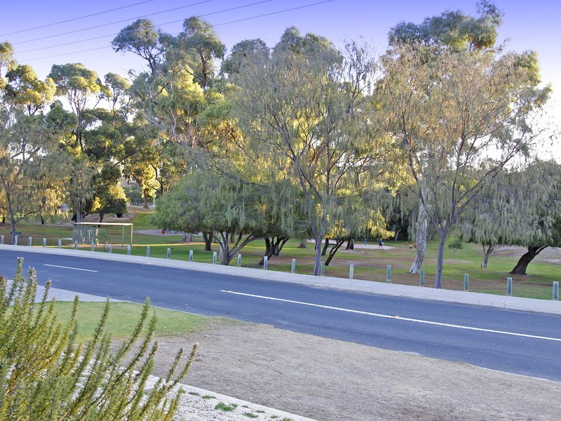 32 Koolyanga Rd, Mullaloo WA 6027