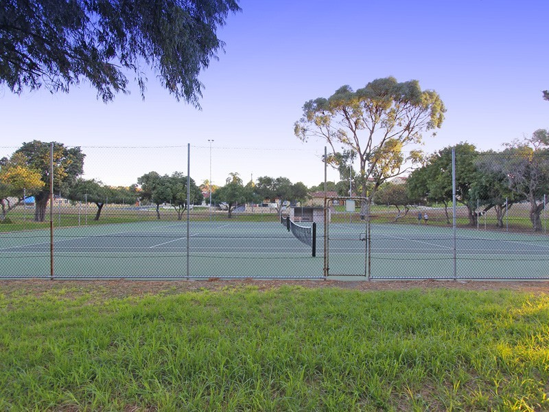 32 Koolyanga Rd, Mullaloo WA 6027