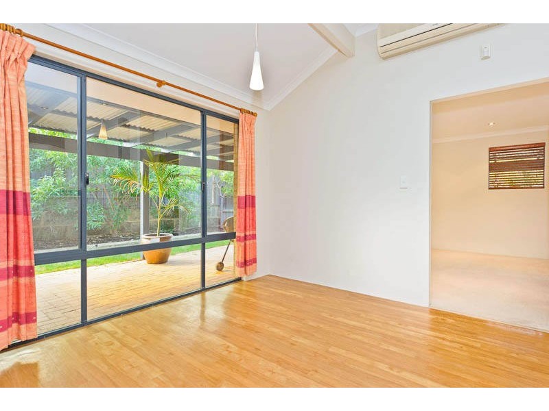 15 Karbar Pass, Ellenbrook WA 6069