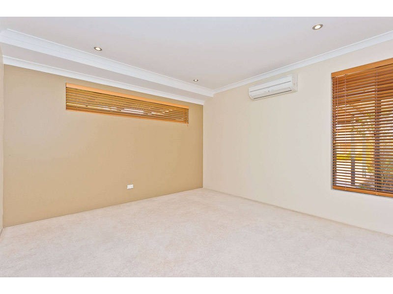15 Karbar Pass, Ellenbrook WA 6069