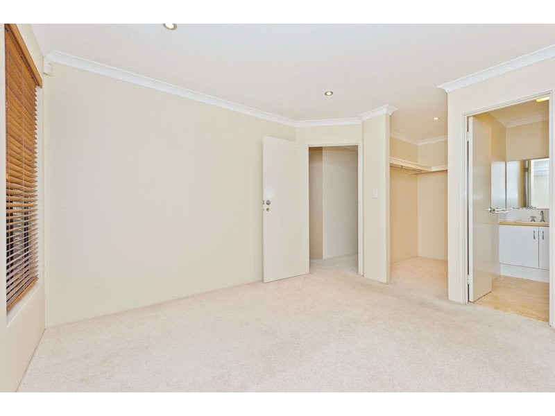 15 Karbar Pass, Ellenbrook WA 6069