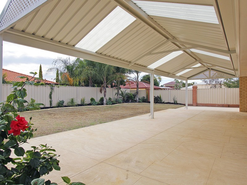 8 Houghton Drive, Carramar WA 6031