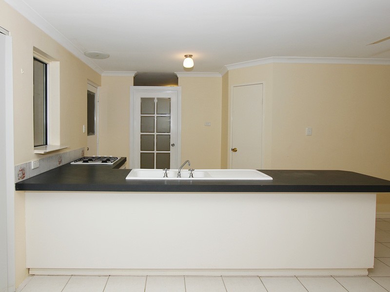 8 Houghton Drive, Carramar WA 6031