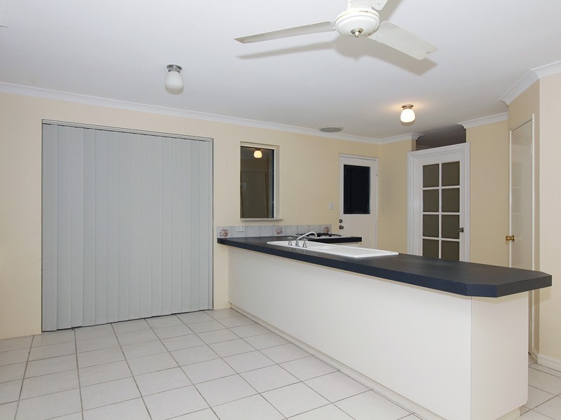 8 Houghton Drive, Carramar WA 6031