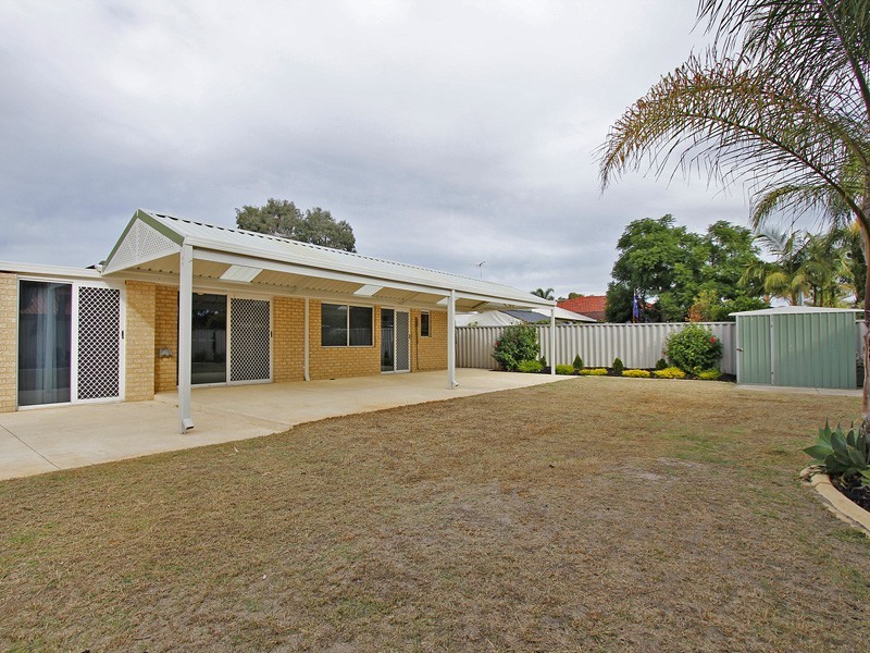 8 Houghton Drive, Carramar WA 6031