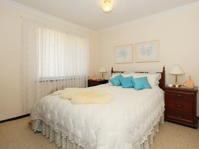 2B McKinlay Ave, Padbury WA 6025