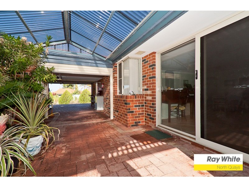 8 Larch Court, Woodvale WA 6026