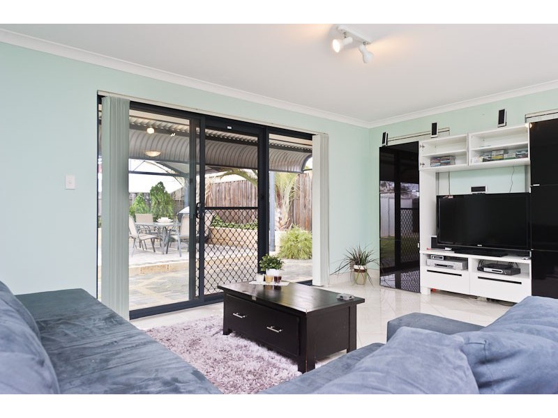 8 Clover Way, Ellenbrook WA 6069