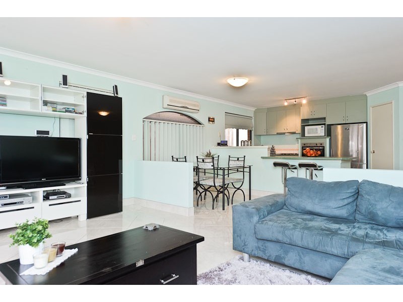 8 Clover Way, Ellenbrook WA 6069