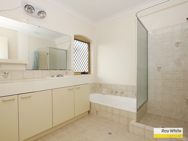 77 Creaney Drive, Kingsley WA 6026