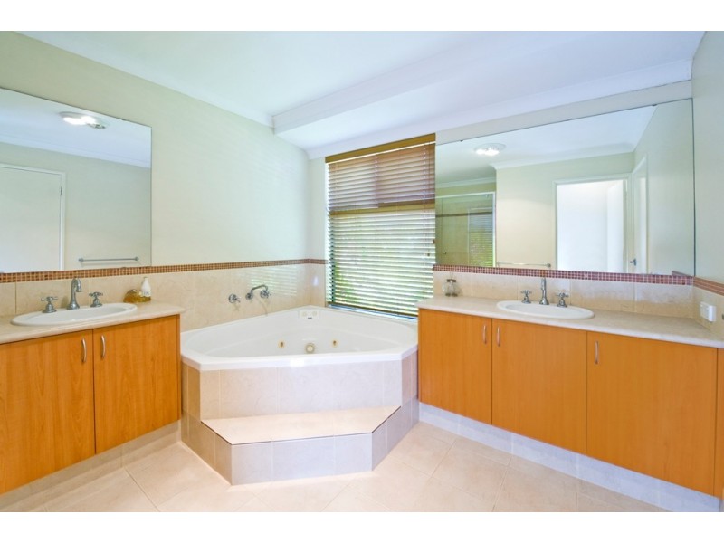 33 Brockwell Parkway, Landsdale WA 6065