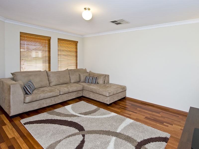 33 Brockwell Parkway, Landsdale WA 6065