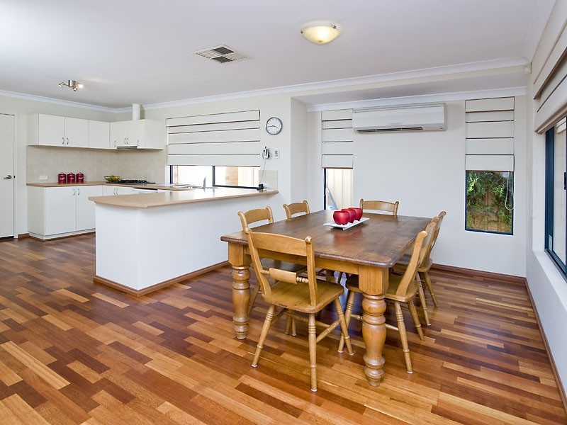 33 Brockwell Parkway, Landsdale WA 6065