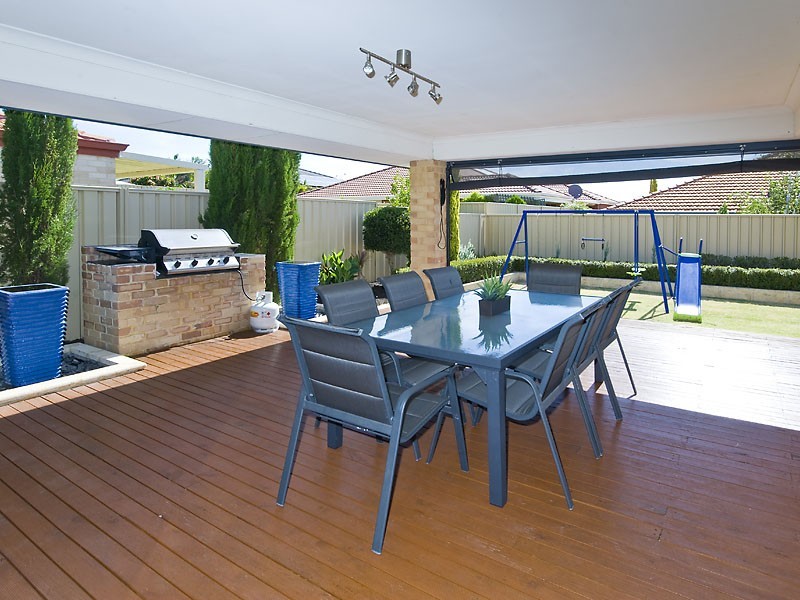 33 Brockwell Parkway, Landsdale WA 6065