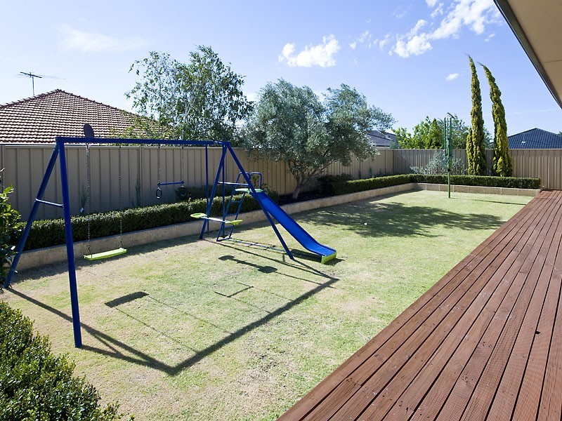 33 Brockwell Parkway, Landsdale WA 6065