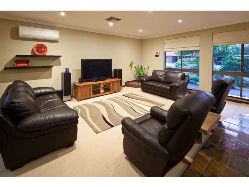 63 Grenadier Drive, Thornlie WA 6108