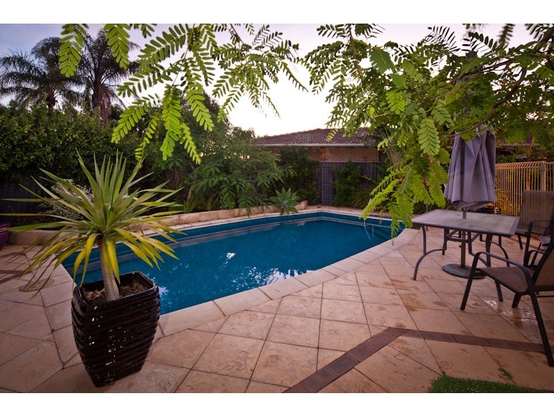 63 Grenadier Drive, Thornlie WA 6108