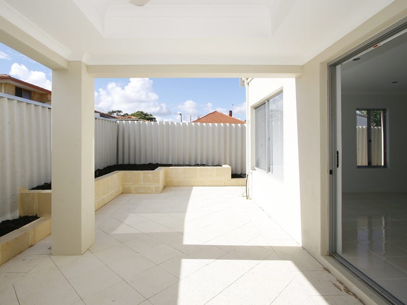 152b Grand Prom, Doubleview WA 6018