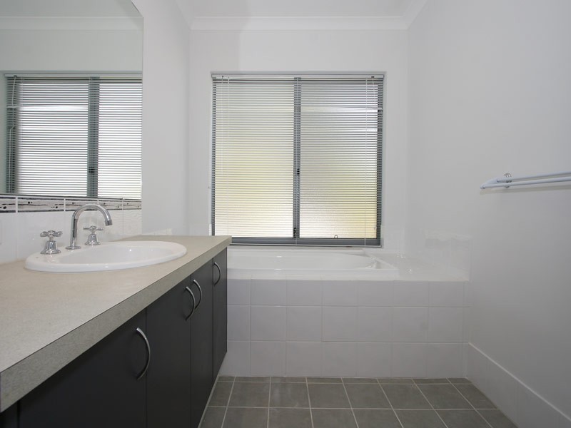 152b Grand Prom, Doubleview WA 6018