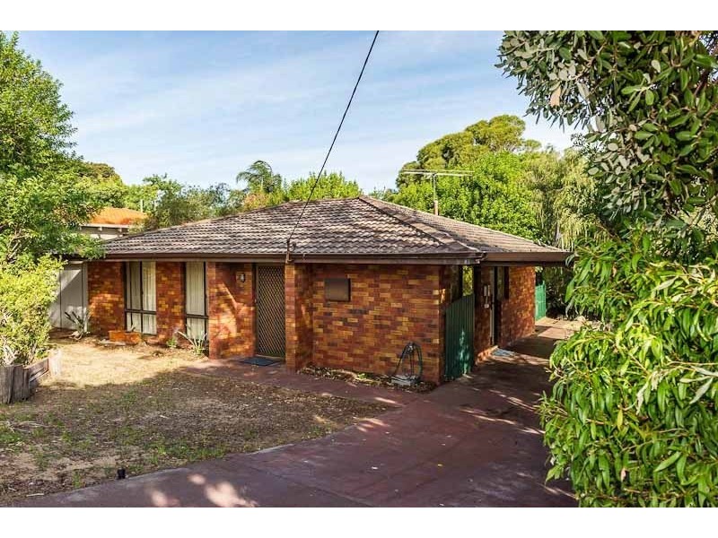 8 Mertz  Court, Hillarys WA 6025