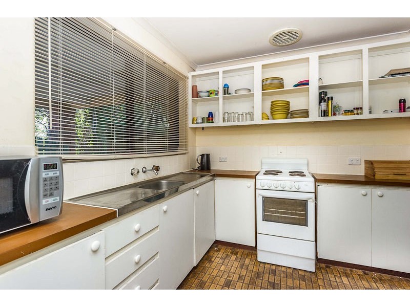 8 Mertz  Court, Hillarys WA 6025