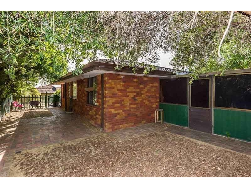 8 Mertz  Court, Hillarys WA 6025