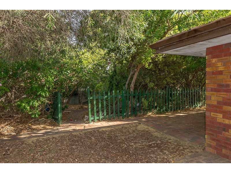 8 Mertz  Court, Hillarys WA 6025