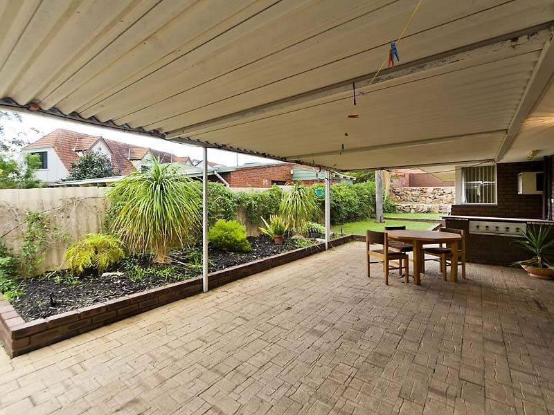 2 Stanford Road, Kallaroo WA 6025