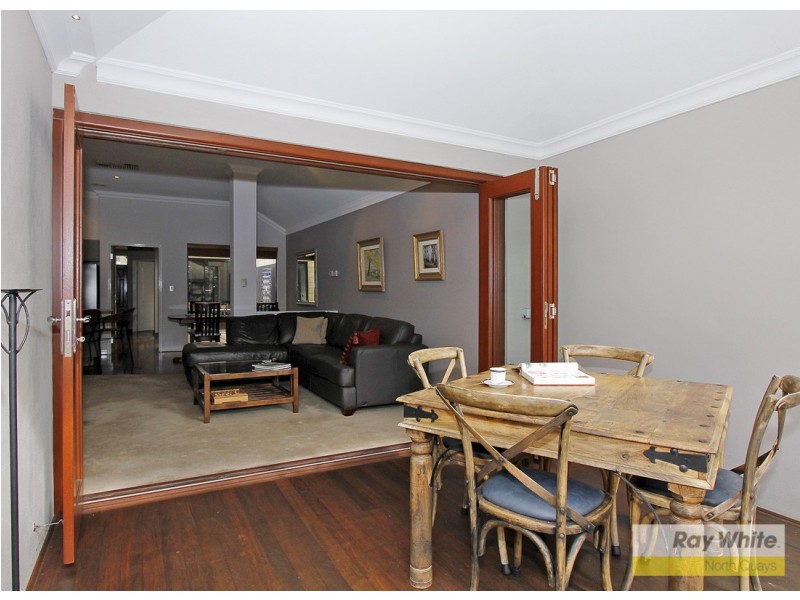 16 Waterview Drive, Woodvale WA 6026