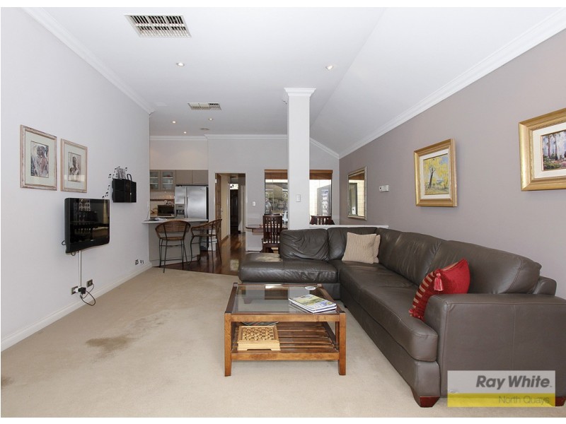 16 Waterview Drive, Woodvale WA 6026