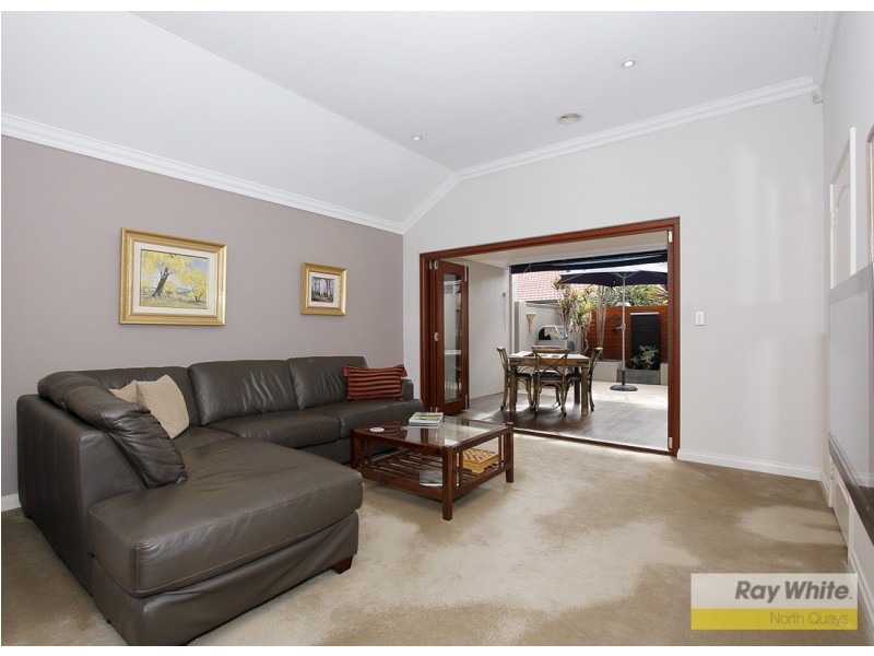 16 Waterview Drive, Woodvale WA 6026