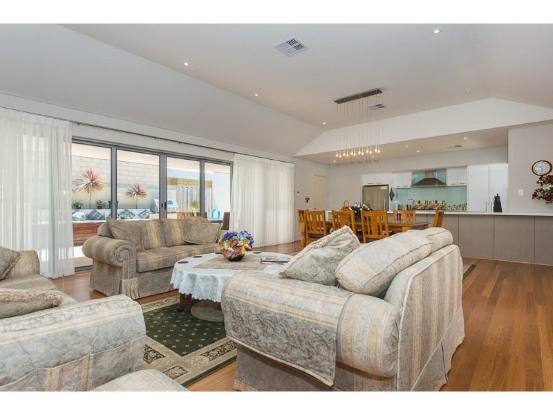 2 Oyster Lane, Yanchep WA 6035