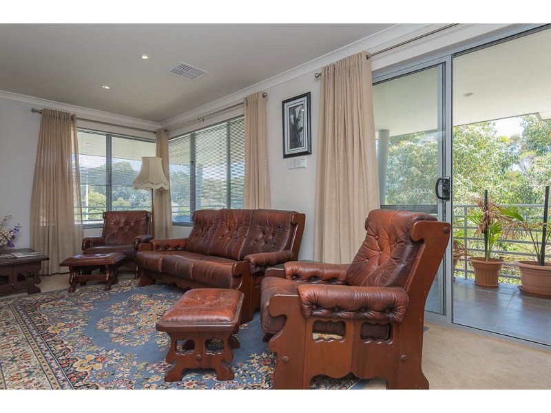 2 Oyster Lane, Yanchep WA 6035