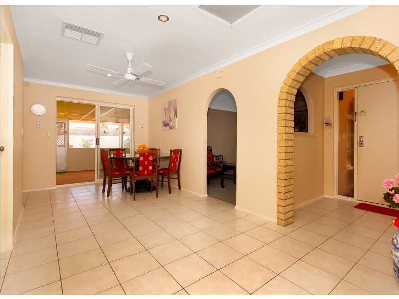 43 Blaxland Way, Padbury WA 6025