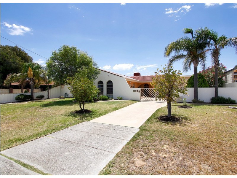 43 Blaxland Way, Padbury WA 6025