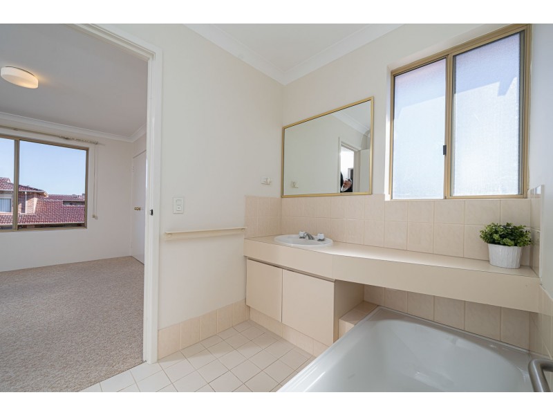 90/7 Harman Road, Sorrento WA 6020
