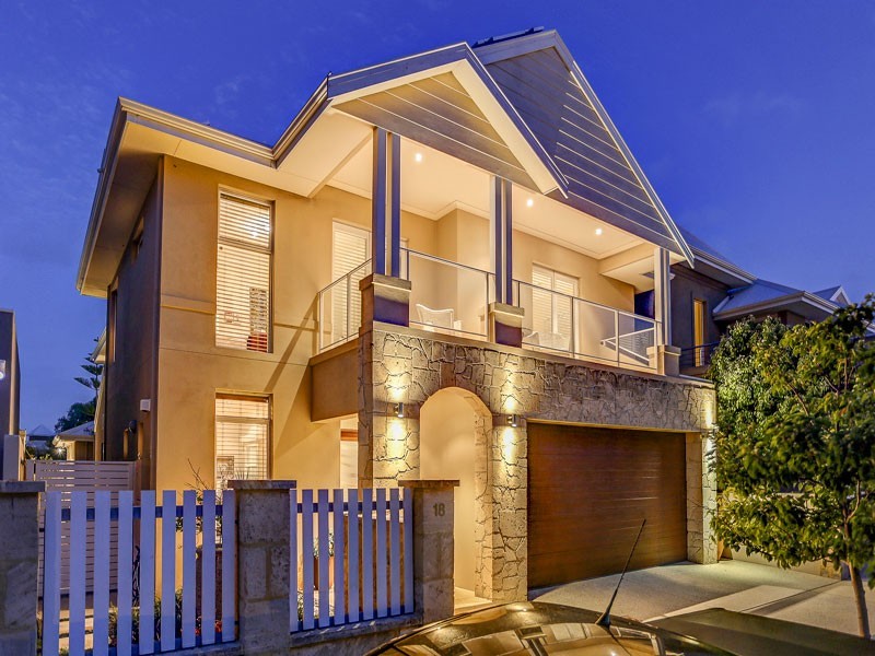 18 Tahiti Lane, Hillarys WA 6025