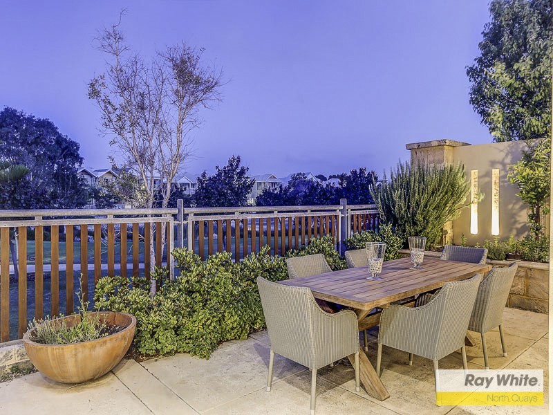 18 Tahiti Lane, Hillarys WA 6025