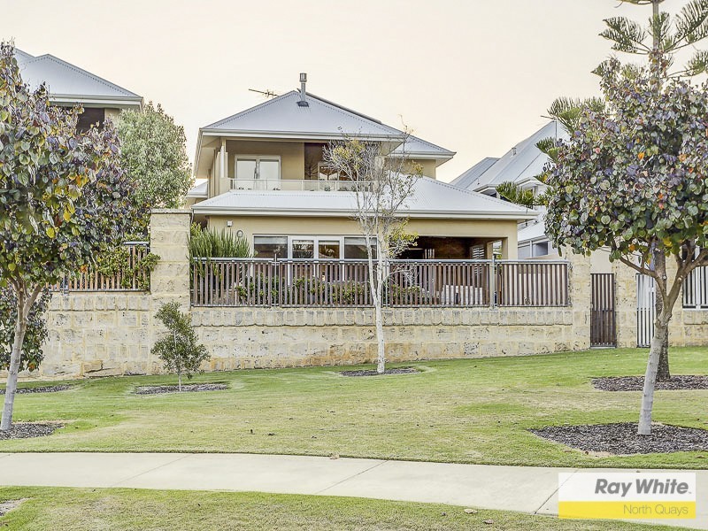 18 Tahiti Lane, Hillarys WA 6025