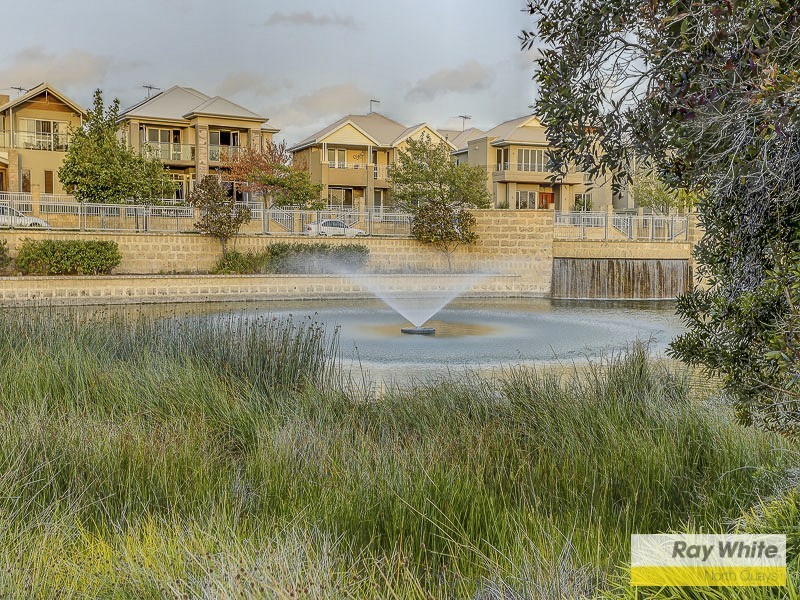 18 Tahiti Lane, Hillarys WA 6025