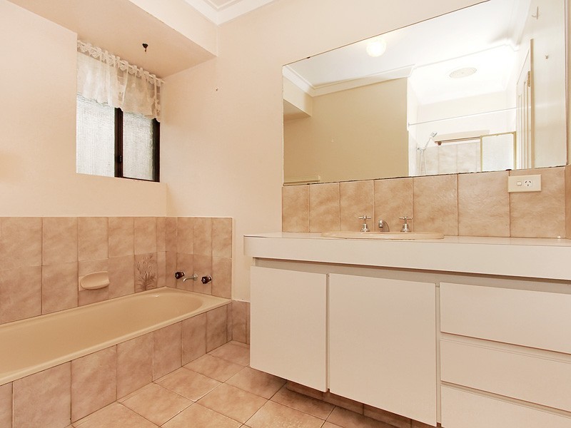 19 Newgate Street, Alexander Heights WA 6064