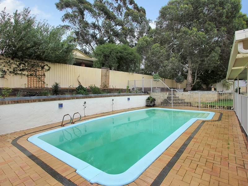 1 Carbridge Way, Duncraig WA 6023