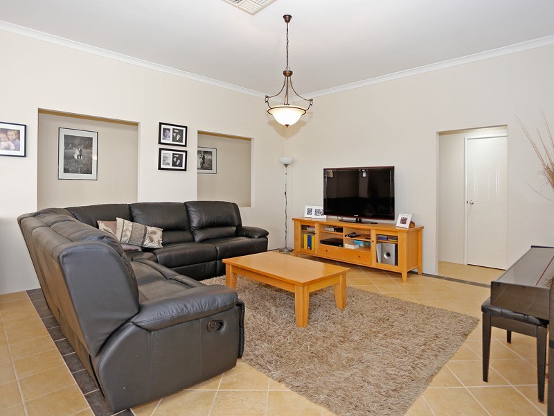 42 Rayner Drive, Landsdale WA 6065